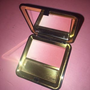 Estée Lauder rose nuance blush